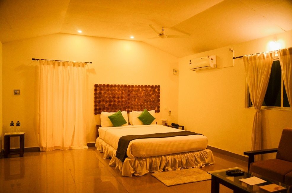 Century Resort, Dandeli Lake View Cottage with Balcony 4