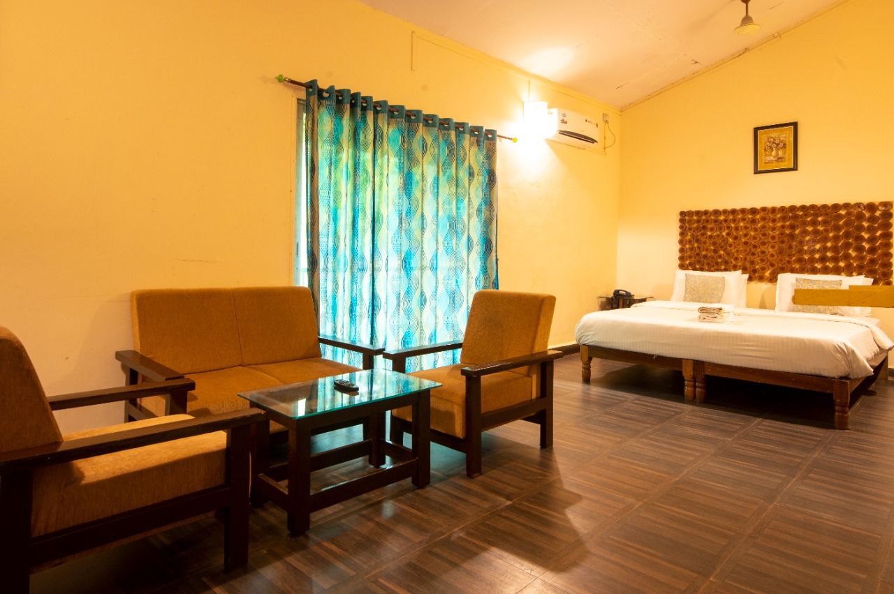 Century Resort, Dandeli Lake View Cottage with Balcony 5