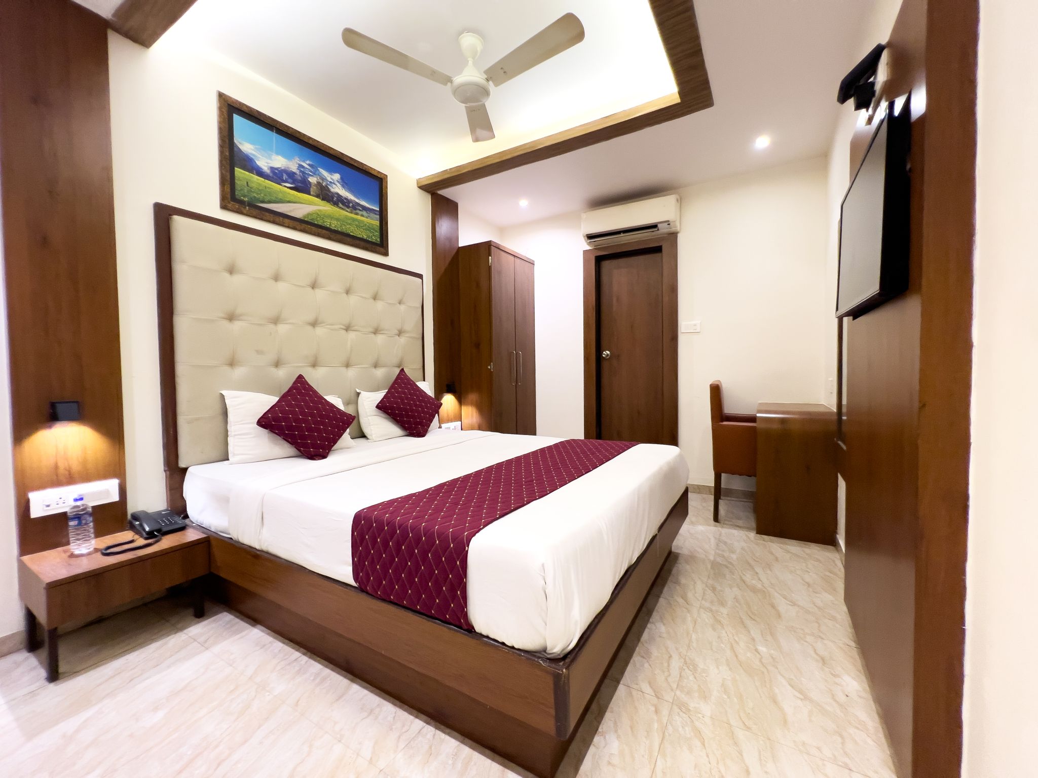 Gateway Star Hotel Deluxe Room 8