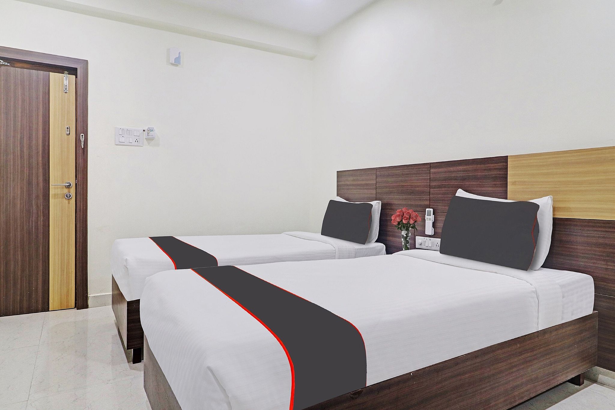 Super Townhouse Kondapur Near Botanical Garden Formerly RRR Inn Classic 2