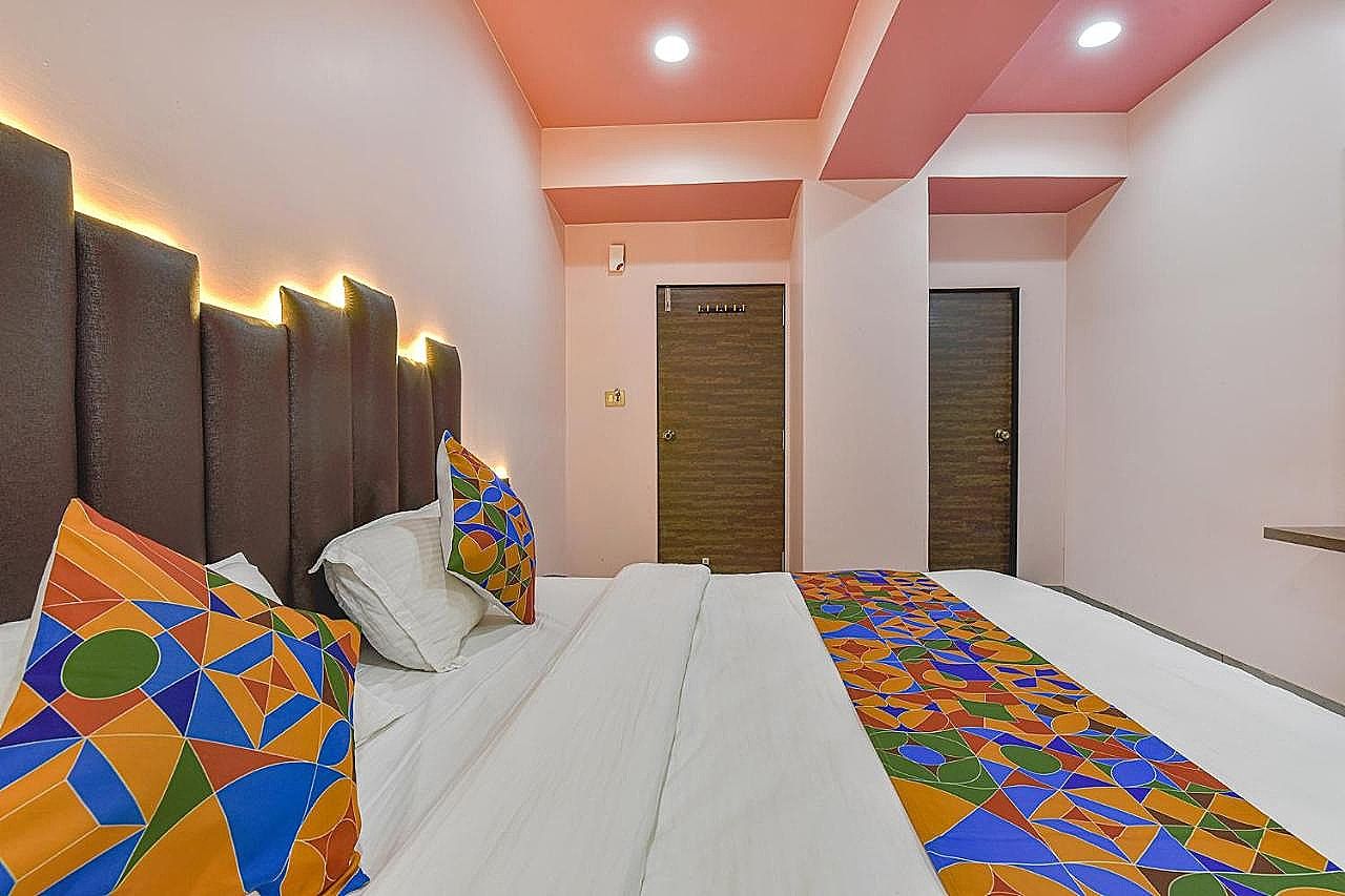 FabHotel Max Inn - Inside Himalaya Square Deluxe Room 8
