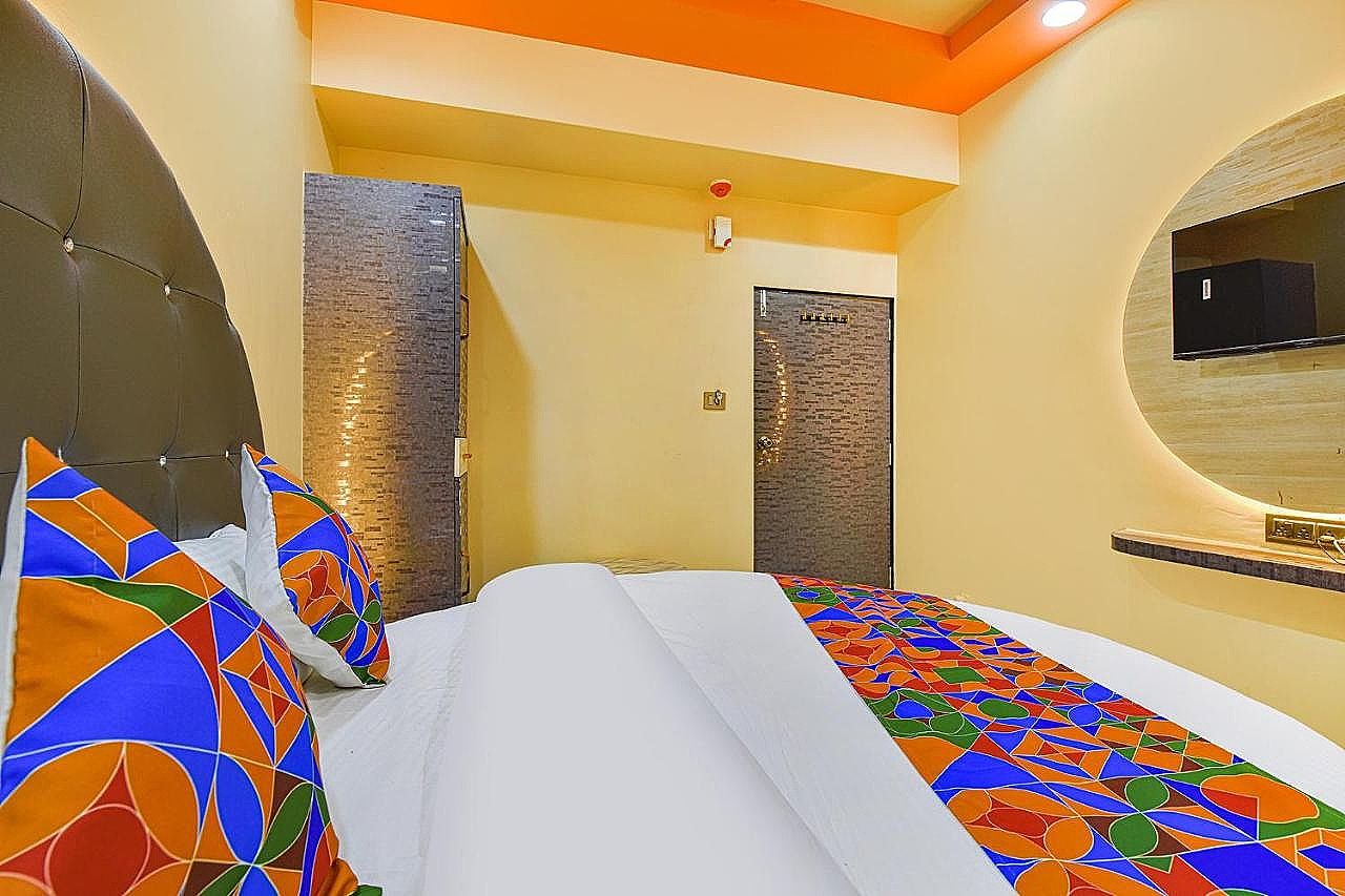 FabHotel Max Inn - Inside Himalaya Square Deluxe Room 11