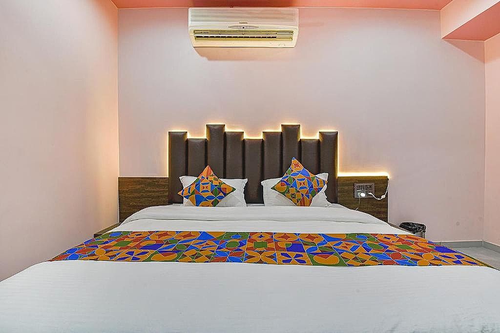 FabHotel Max Inn - Inside Himalaya Square Deluxe Room