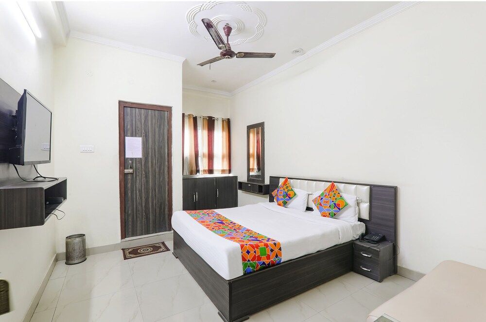 FabHotel Sara Residency Deluxe Room