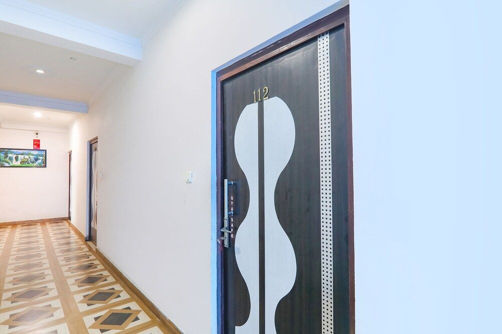 FabHotel Sara Residency Deluxe Room 2