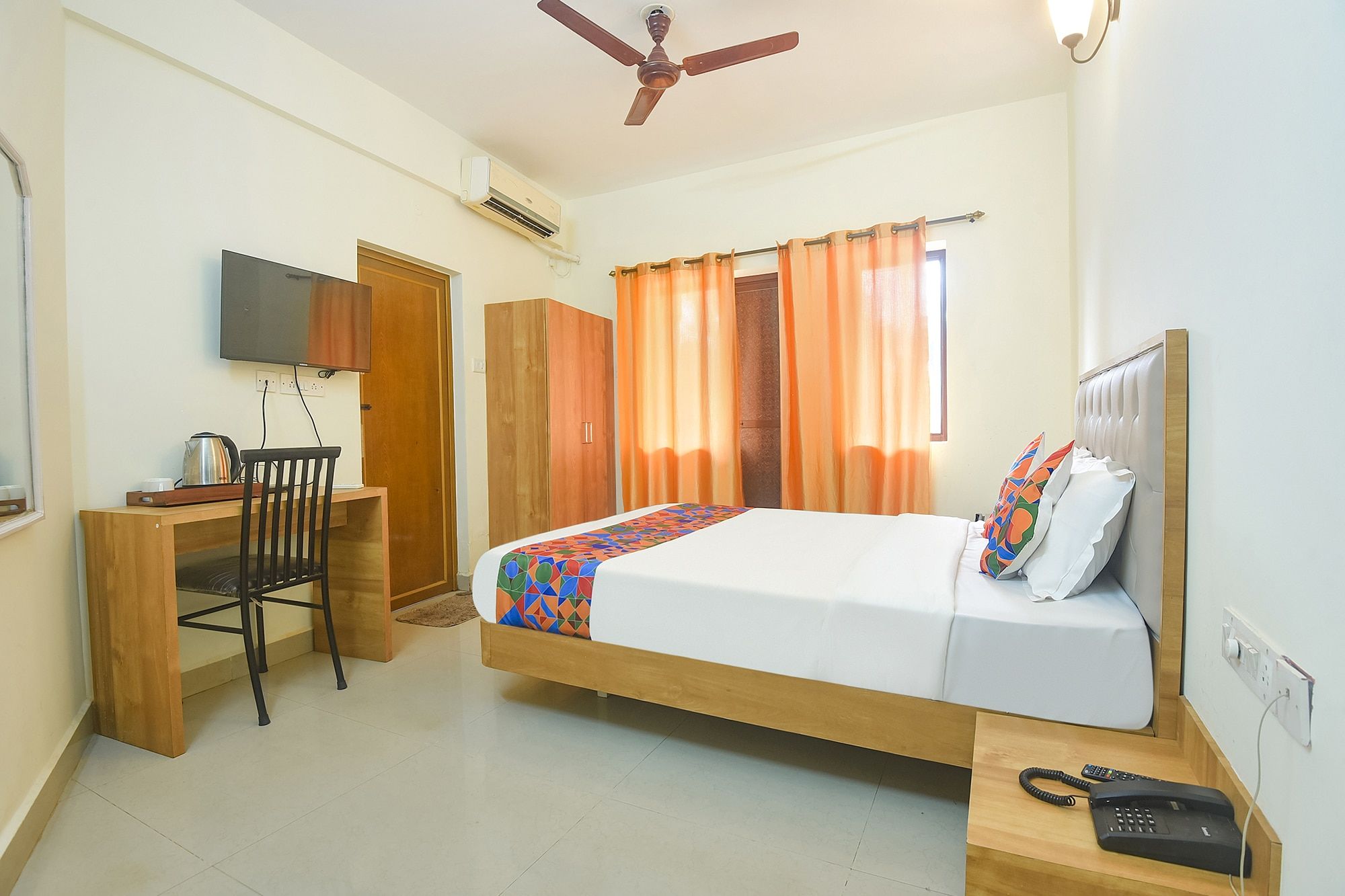 FabExpress De Classio With Pool, Candolim Deluxe Room 2