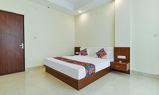 FabHotel Diamond I Deluxe Room