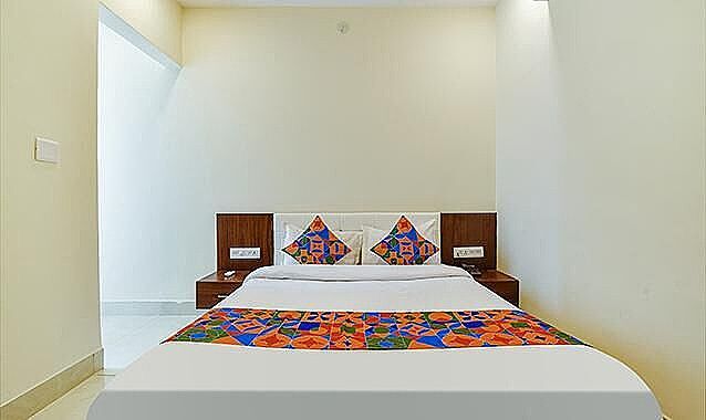 FabHotel Diamond I Deluxe Room 3