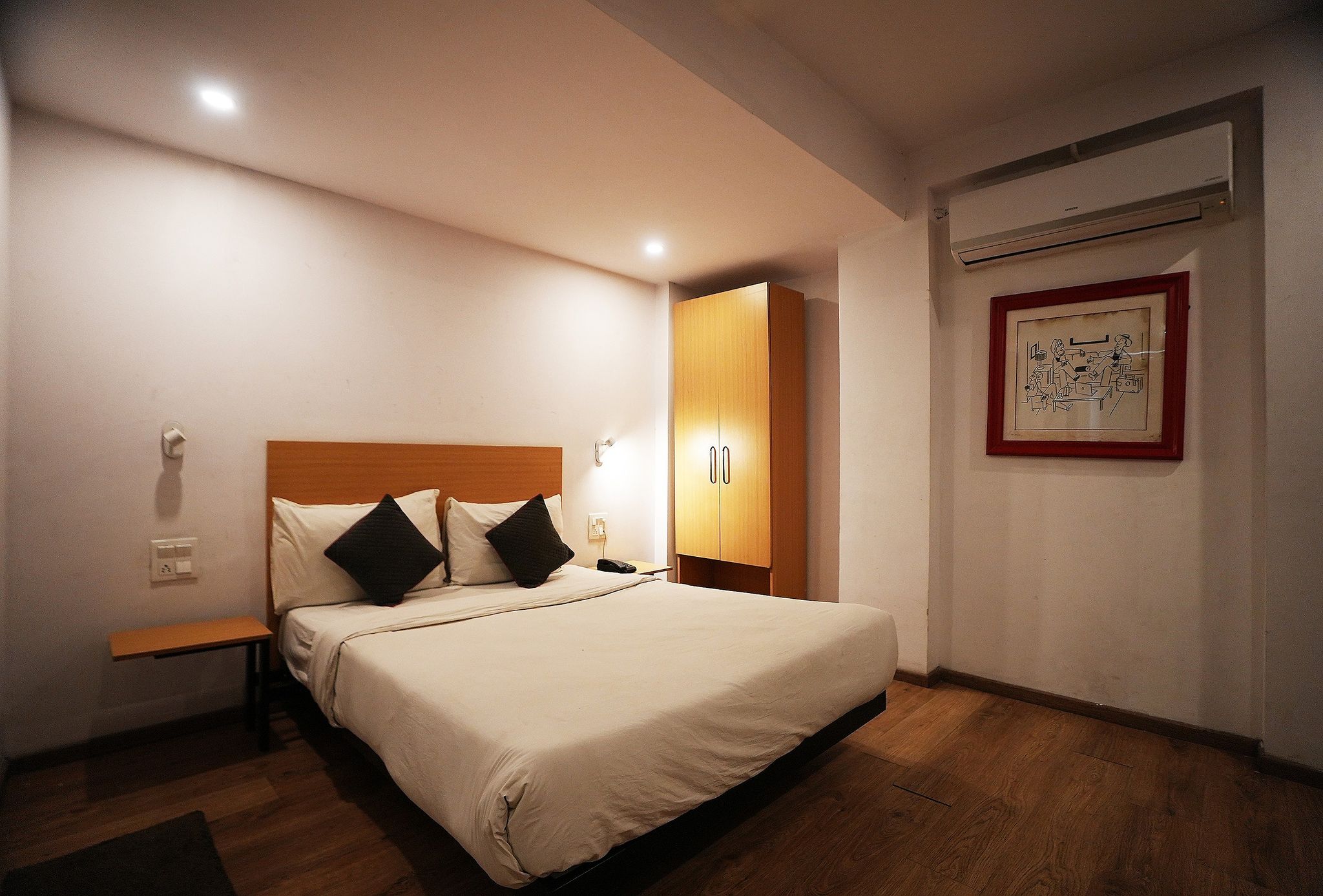 Hotel Townhouse Standard Room 5