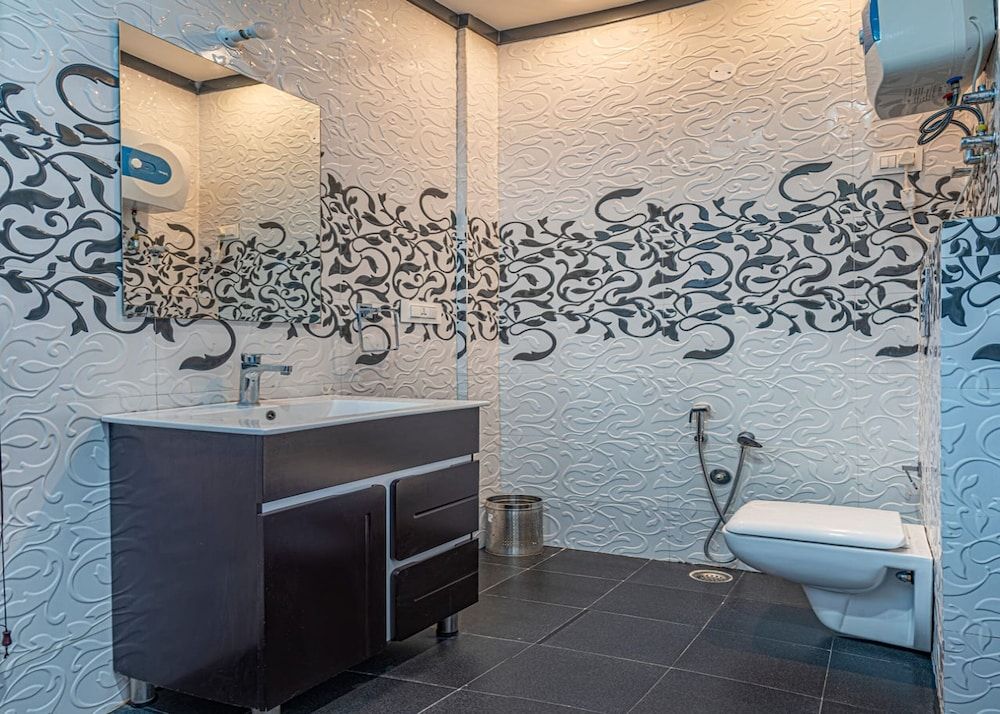 Grand Kasauli Luxury Room 11