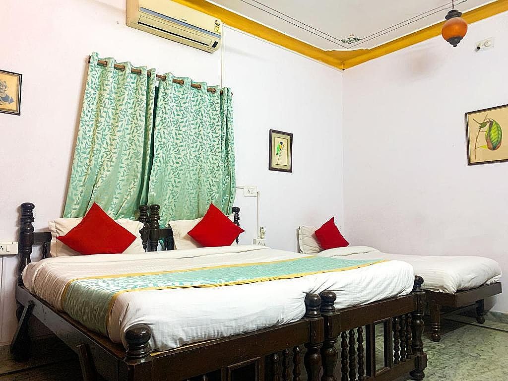 Pine Haveli Super Deluxe Room with Bathtub 3