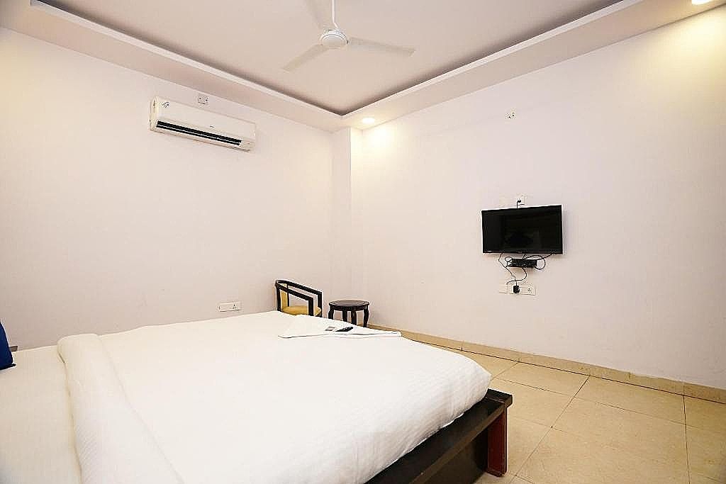 White Rock Hotel  DELUXE DOUBLE ROOM 5