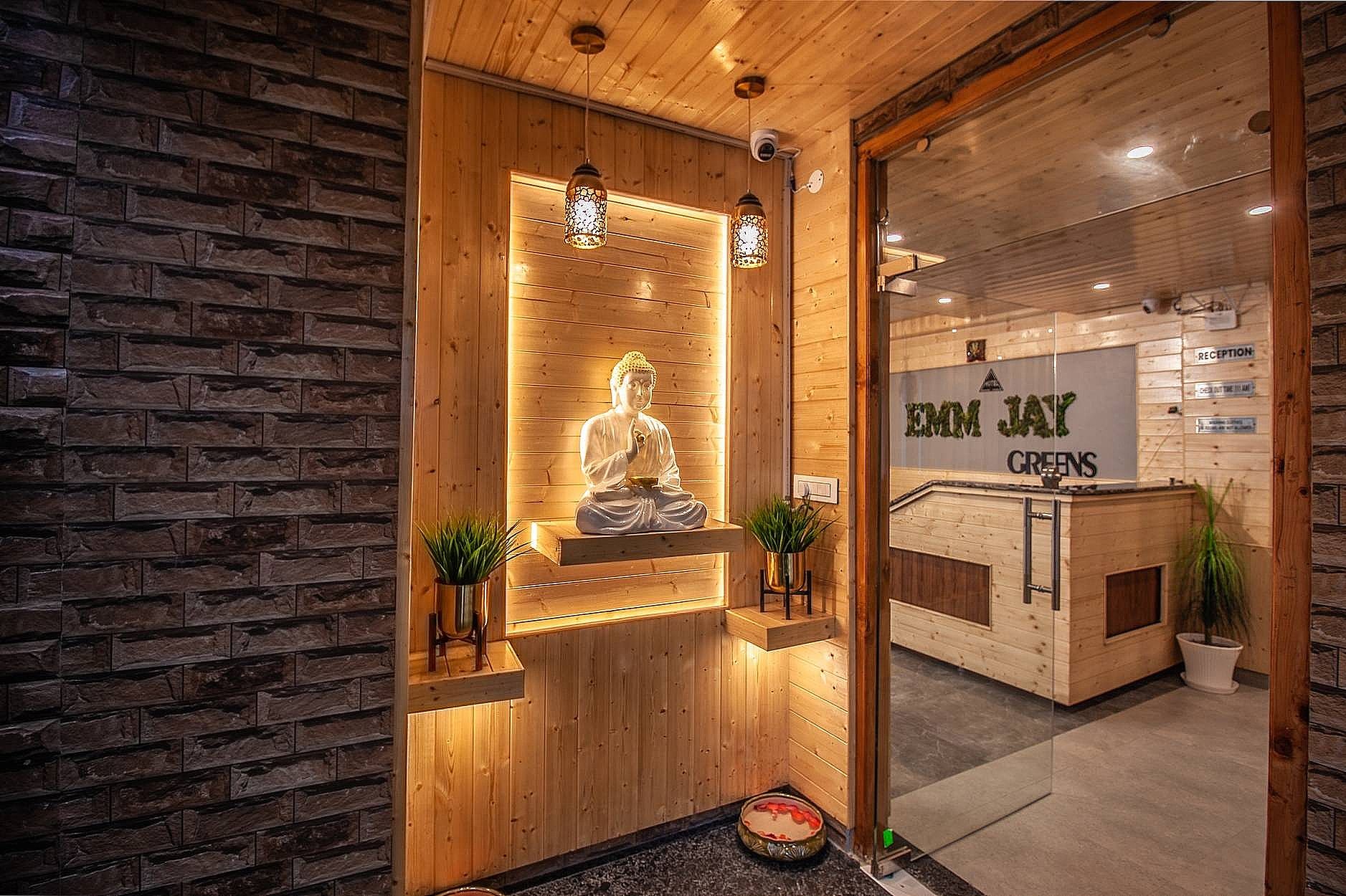 Hotel Emmjay Greens