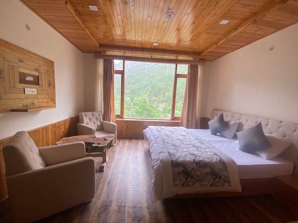 House of Sharon THE DHAULADHAR DELUXE SUITE 2