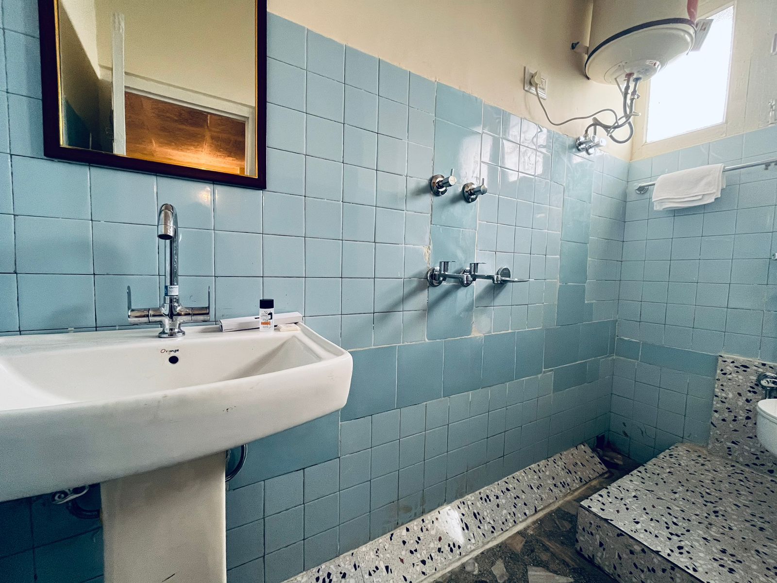 The Ashoka Inn 300mts walkable from Mall Road Deluxe Room with Balcony 17