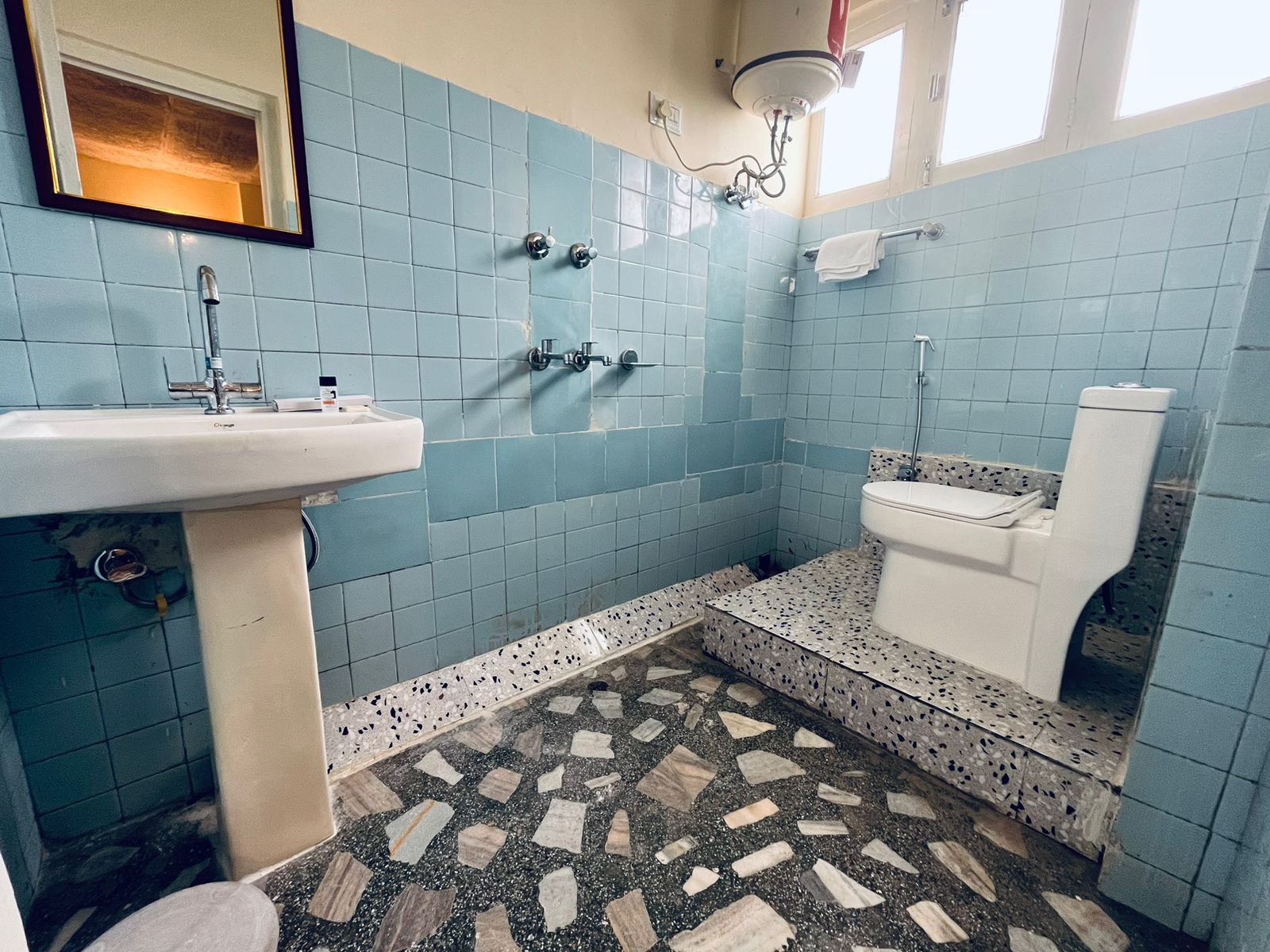 The Ashoka Inn 300mts walkable from Mall Road Deluxe Room with Balcony 18