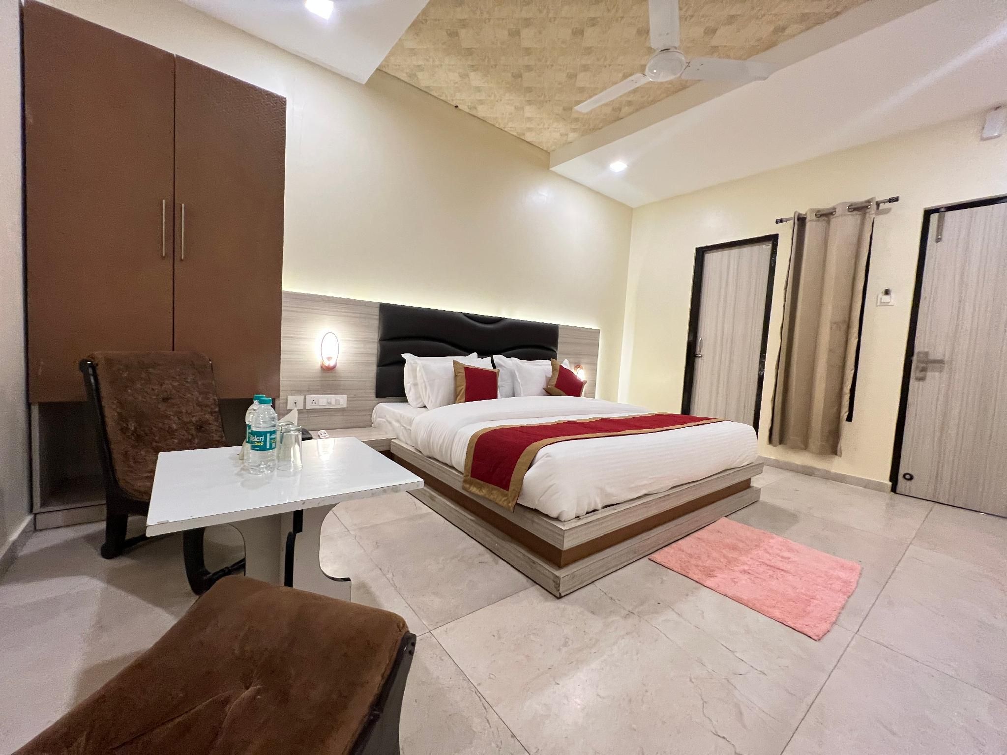 Deluxe Room Queen
