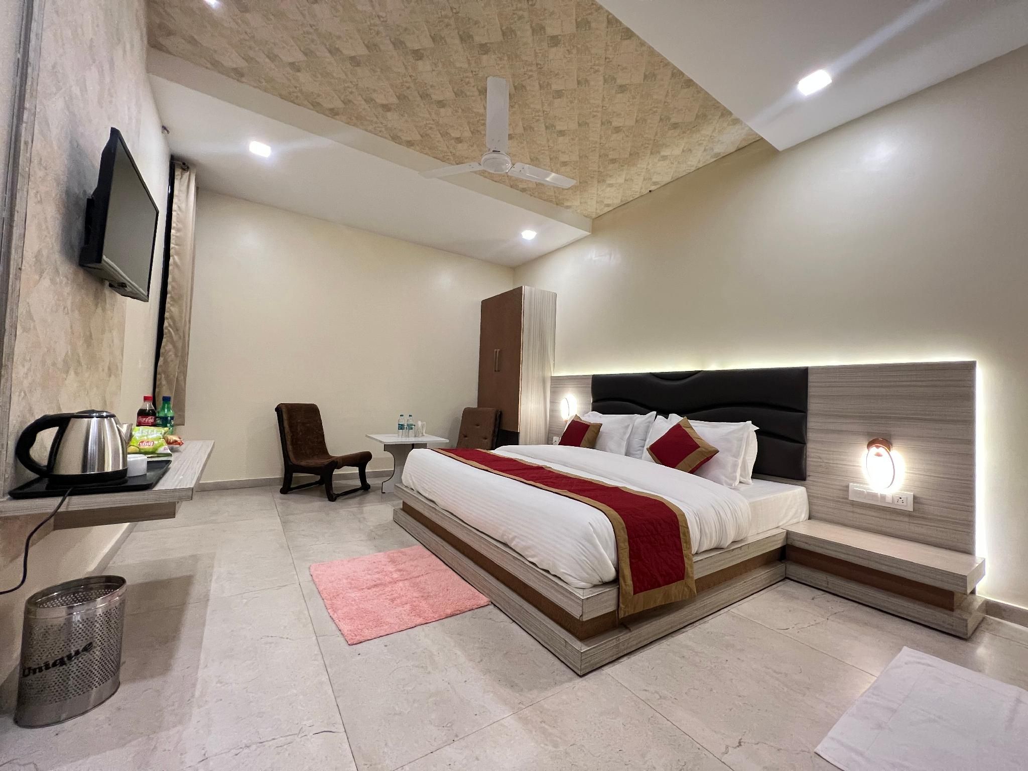 Deluxe Room Queen