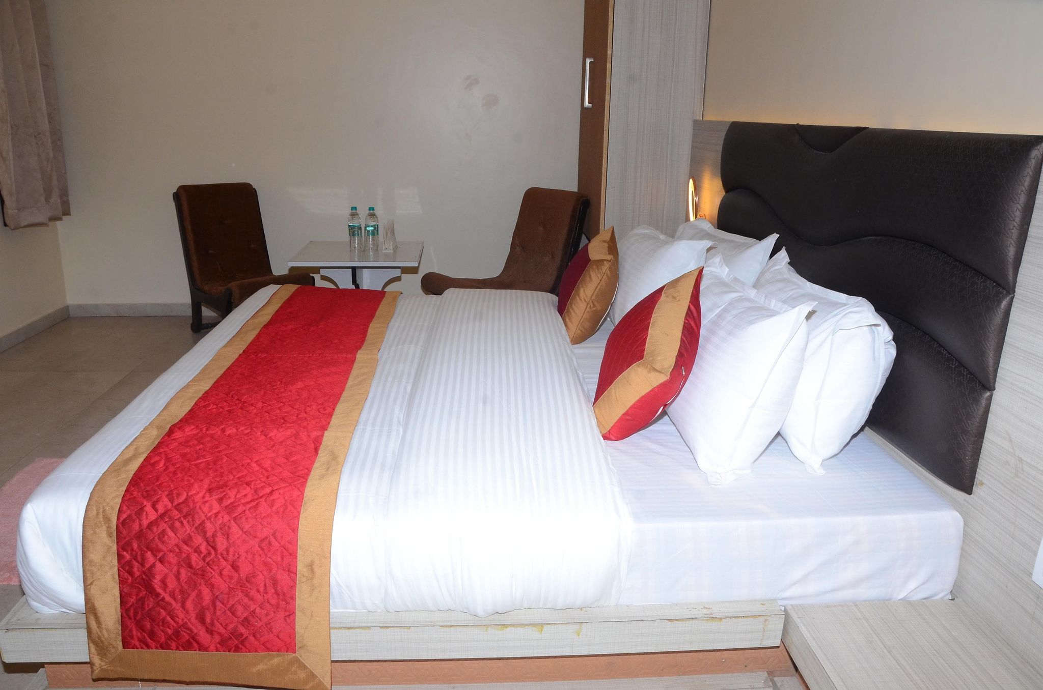 Hotel White Orchid Deluxe Room 5