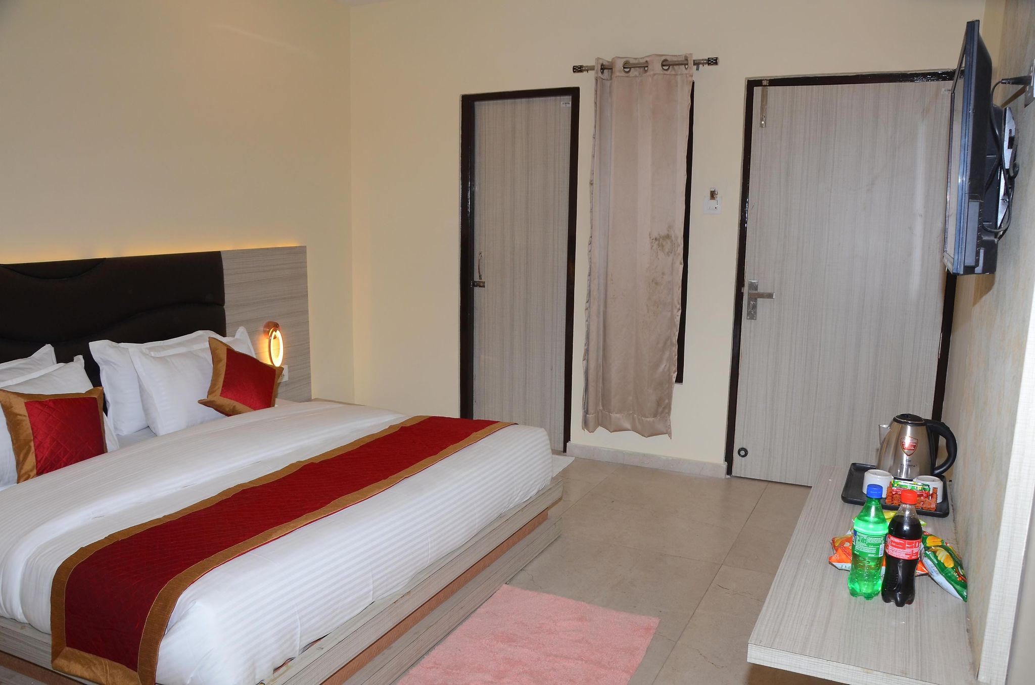 Hotel White Orchid Deluxe Room 4