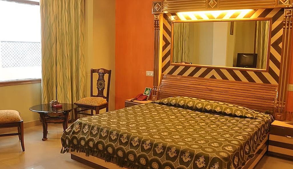 Hotel New Cosmos - The Mall Road Deluxe Room 4