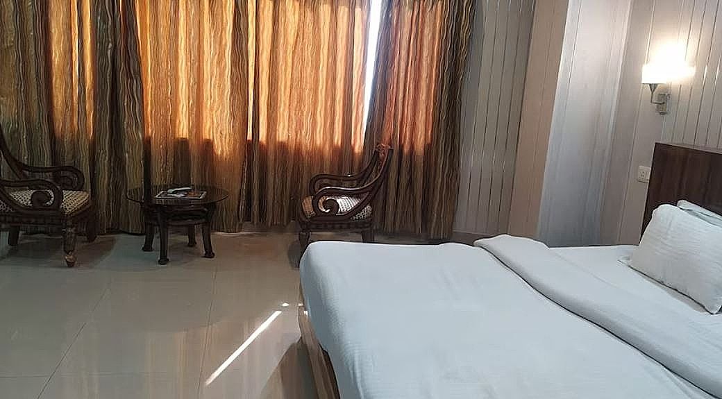 Hotel New Cosmos - The Mall Road Deluxe Room 10