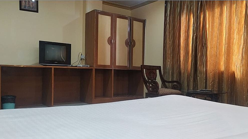 Hotel New Cosmos - The Mall Road Deluxe Room 6