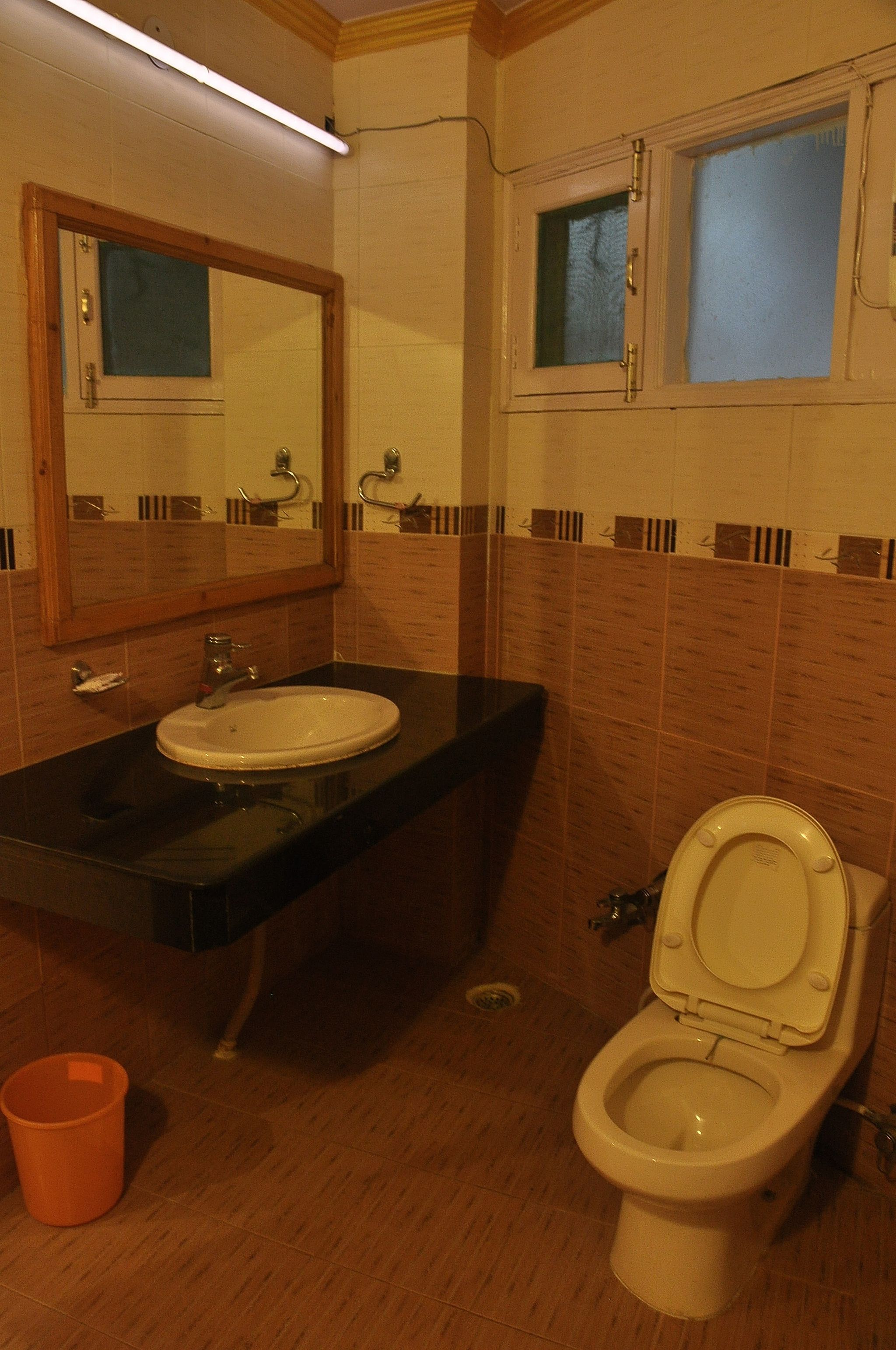 New Cosmos - The Mall Road Shimla Deluxe Room (NON VIEW) 5