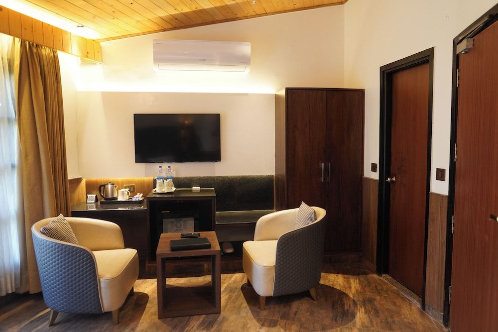 Kasauli Hills Resorts Deluxe Room Valley Facing 33