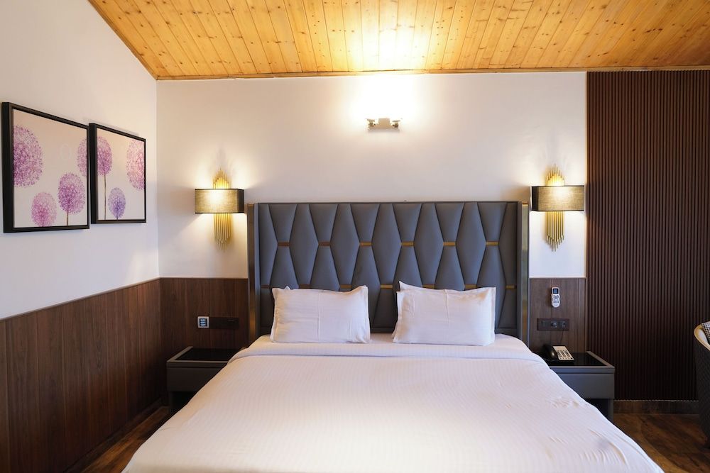 Kasauli Hills Resorts Deluxe Room Valley Facing 9
