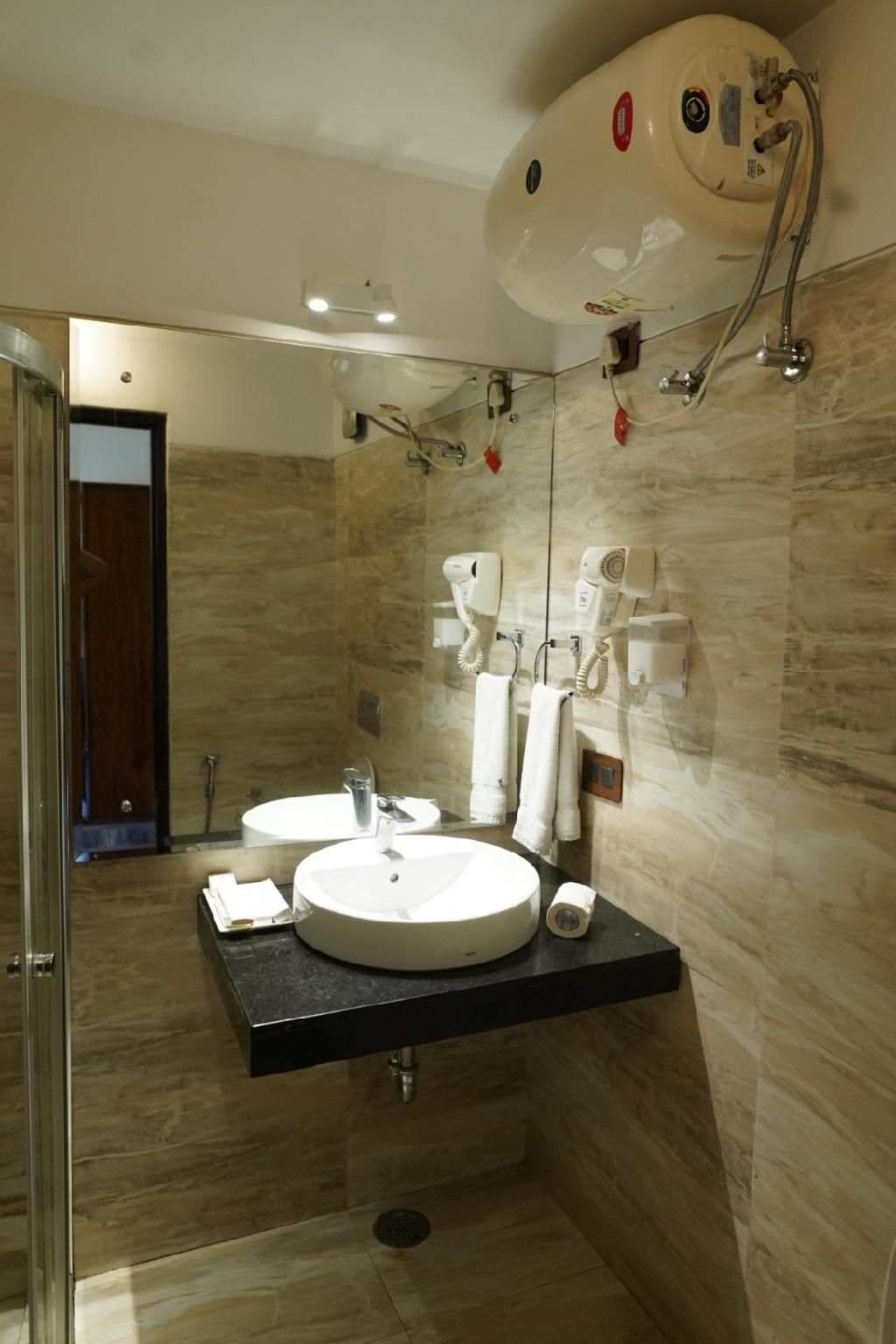 Deluxe Room Non Valley Facing Double Room - Intech Generic