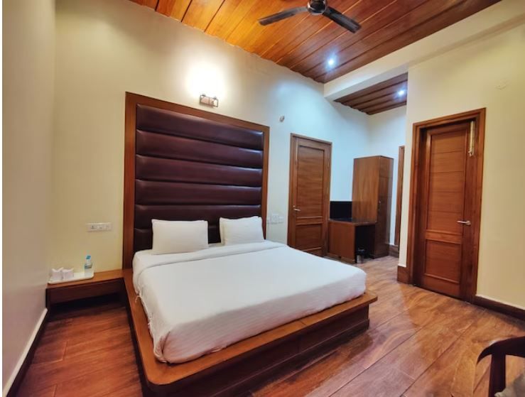 Super Deluxe Rooms With Balcony (AC)