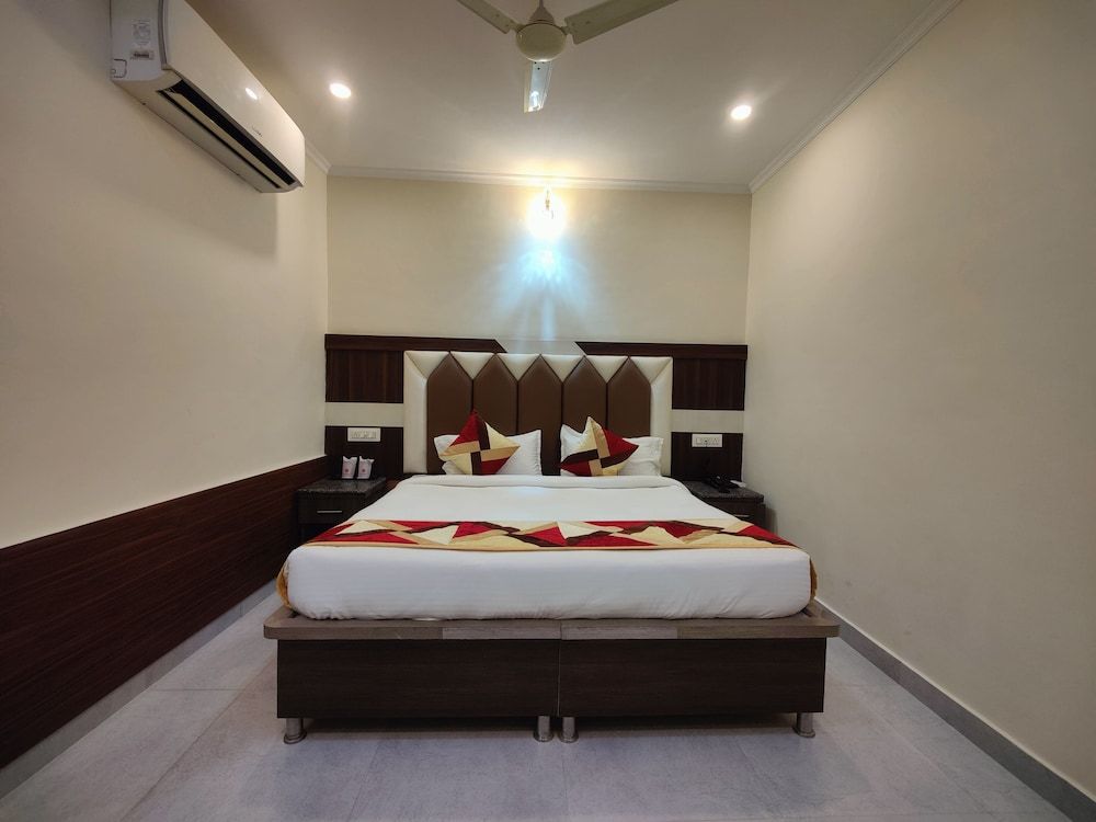 Hotel Mandi Heights | Bar, Fine Dining & Banquet Hall Deluxe Room 5