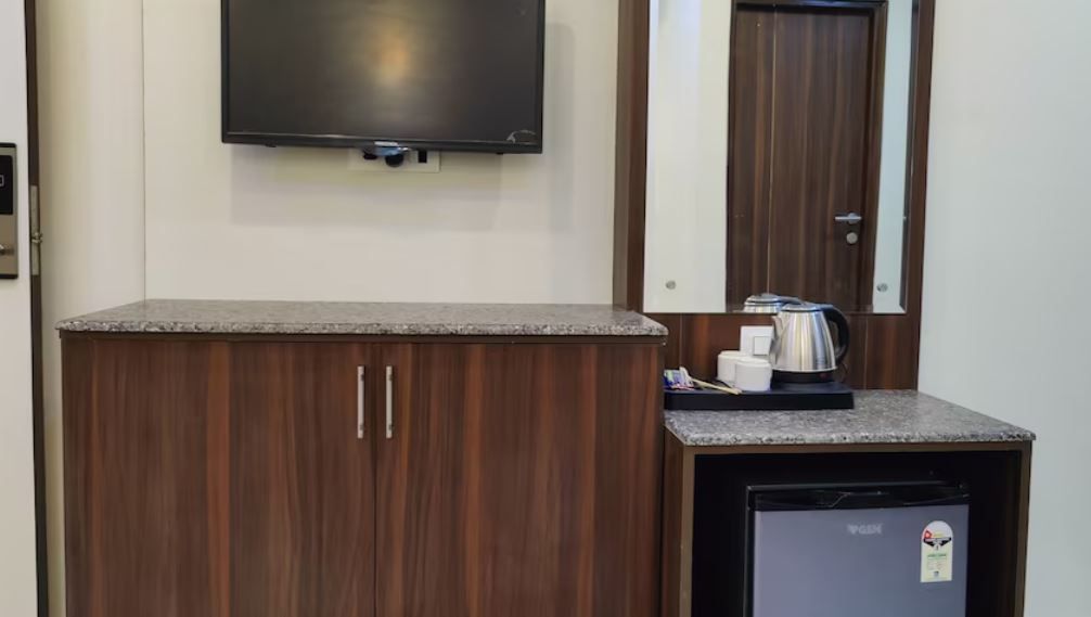 Hotel Mandi Heights | Bar, Fine Dining & Banquet Hall Deluxe Room 14