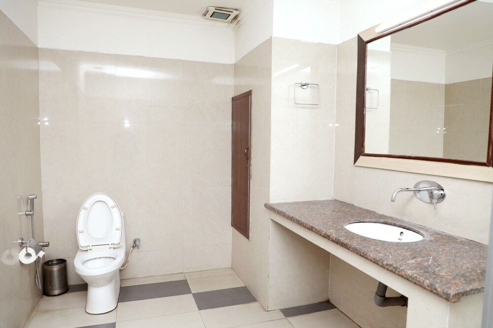 Hotel Meridian Palace Deluxe Room 17