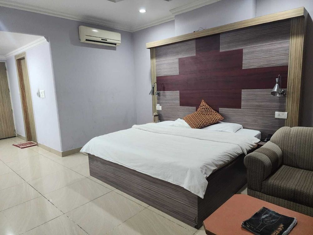 Hotel Meridian Palace Deluxe Room 8