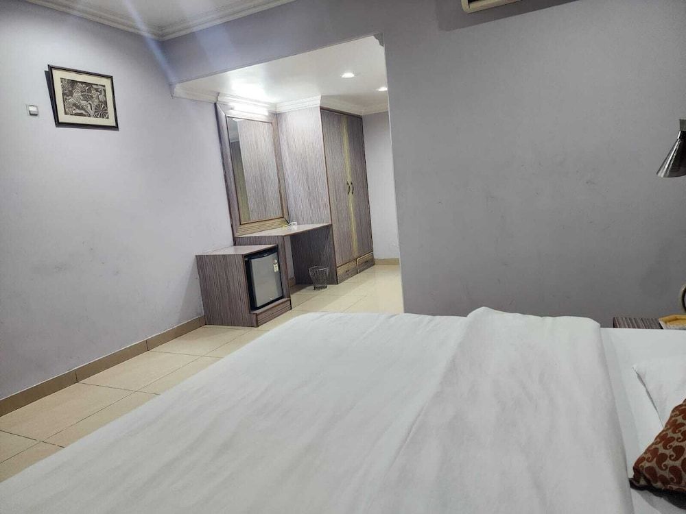 Hotel Meridian Palace Deluxe Room 14