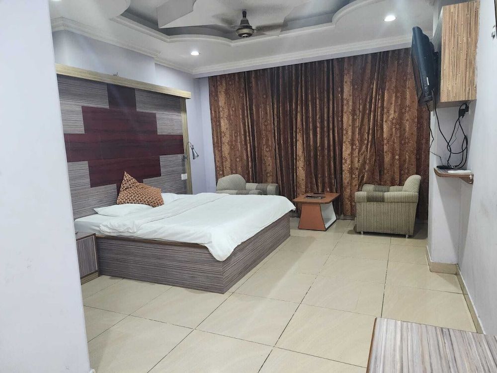 Hotel Meridian Palace Deluxe Room 10