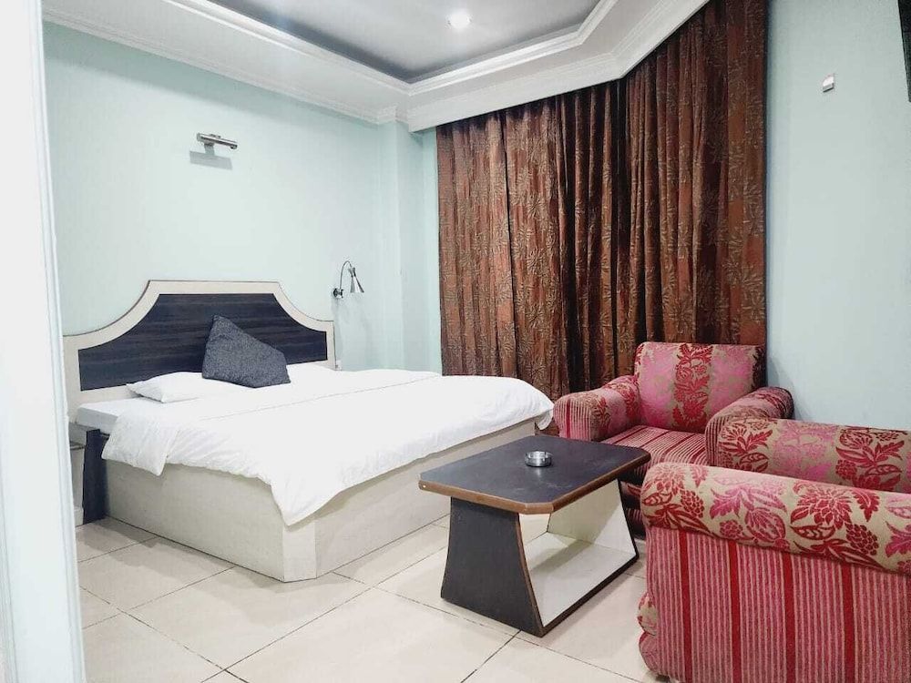 Hotel Meridian Palace Deluxe Room 6