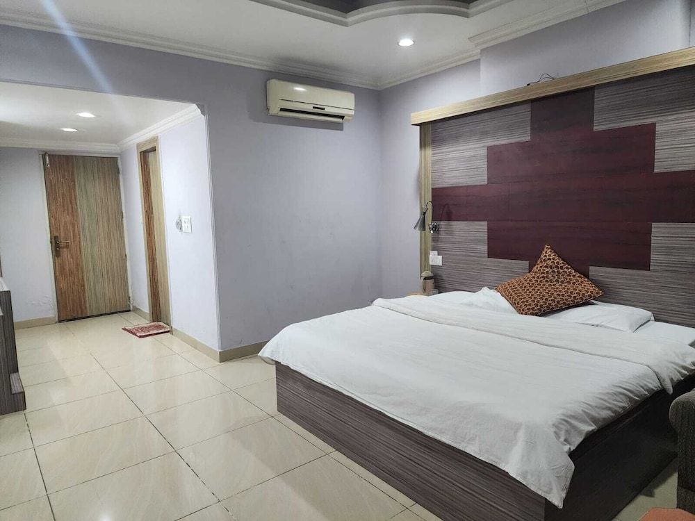 Hotel Meridian Palace Deluxe Room 5