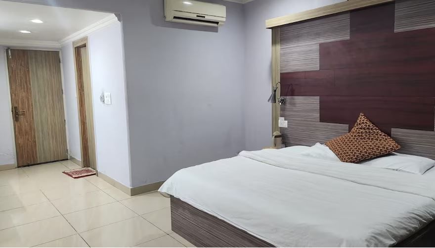 Hotel Meridian Palace Deluxe Room 12