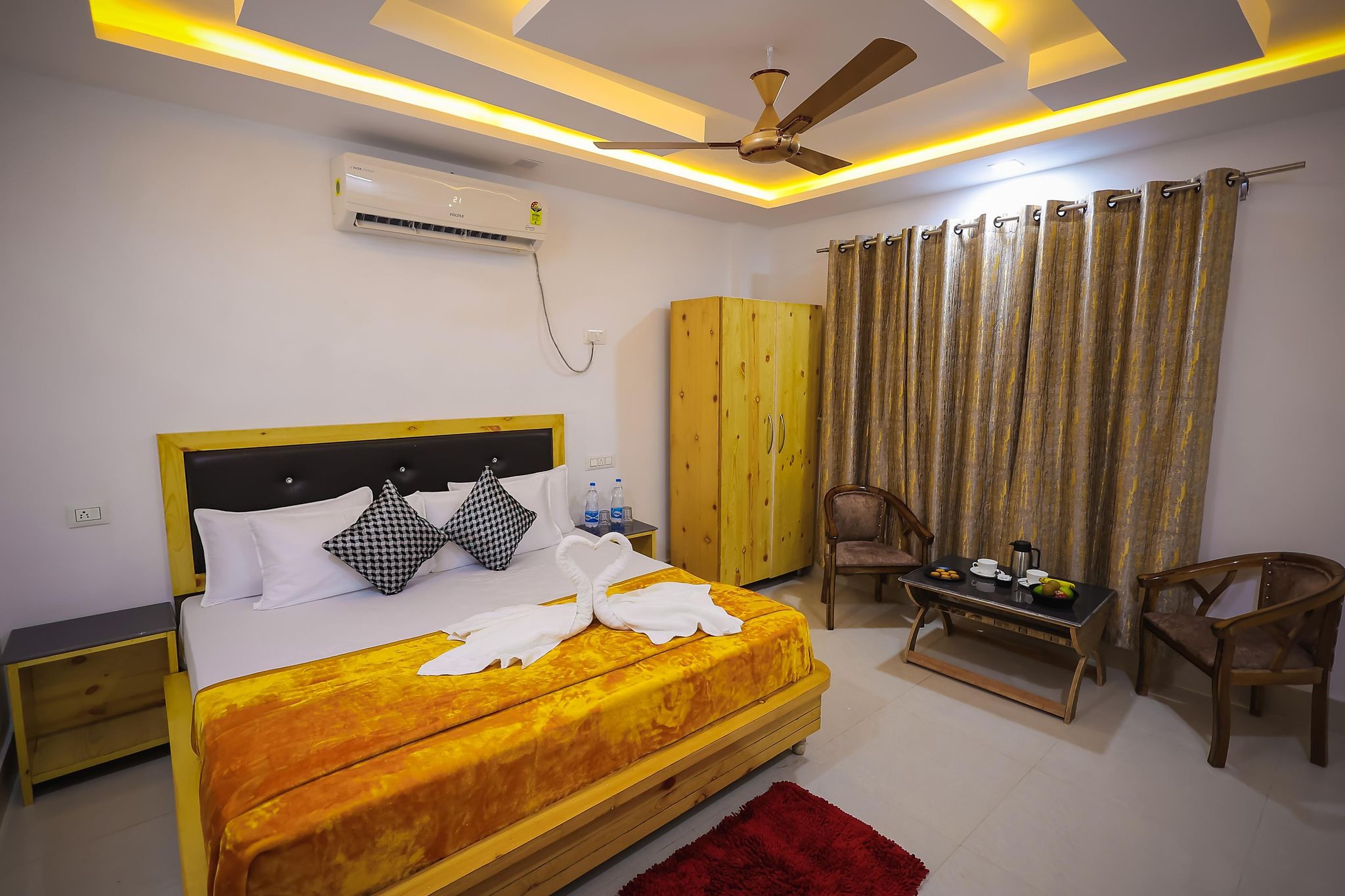 Hotel The Queen by Jal's Deluxe AC Room 5