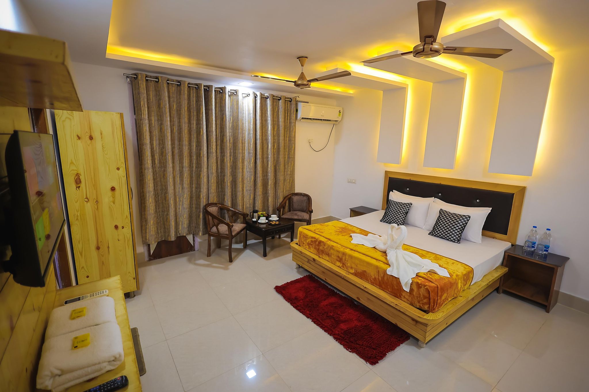 Hotel The Queen by Jal's Deluxe AC Room 6