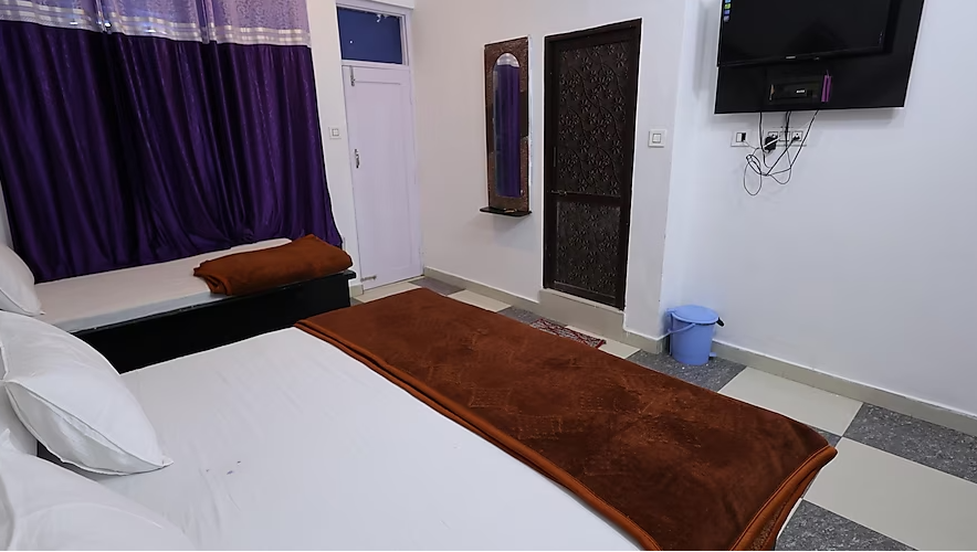 Hotel The Queen by Jal's Deluxe AC Room