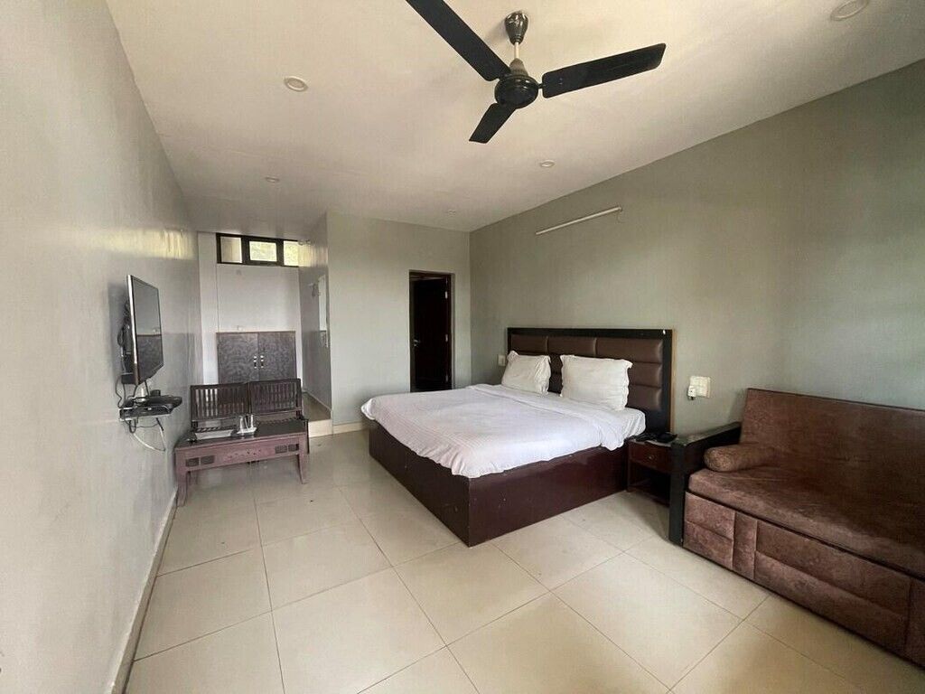 undefined Hotel Oasis 5