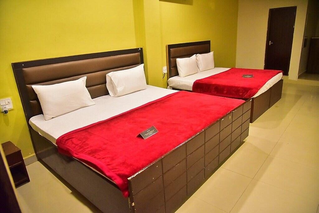 undefined Hotel Oasis 3