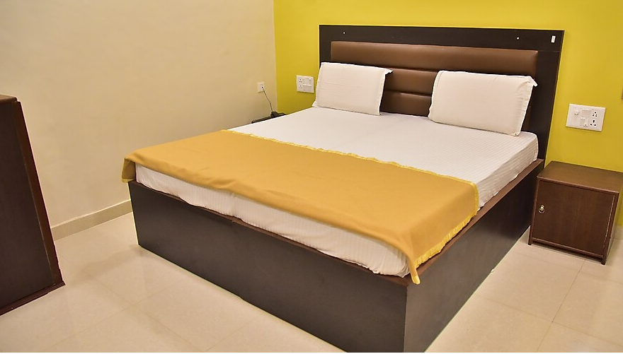 Hotel Oasis Deluxe ( AC NON ROOM )- Small Room 2