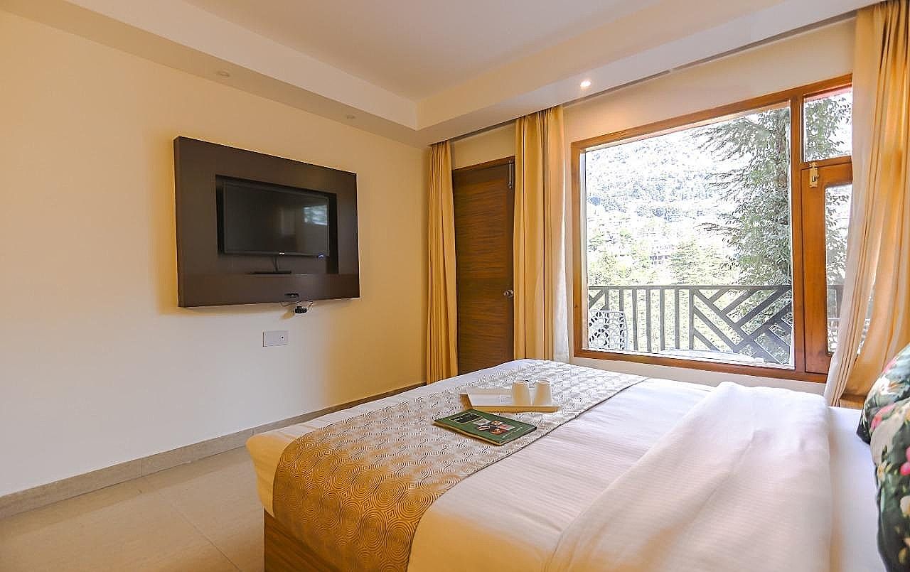 Cloud Chat - A Boutique Property Deluxe Double Room with Balcony and Mountain view 2