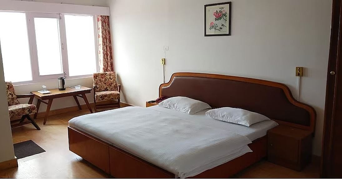 Hotel White Deluxe Room 3