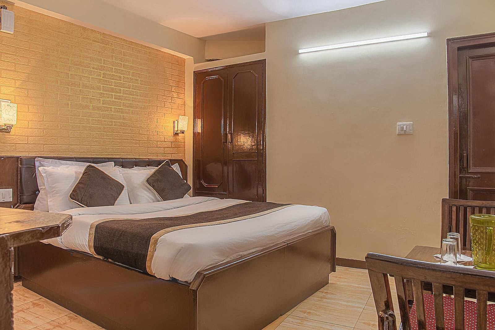 Hotel Atithi Mall Road Standard Room 6